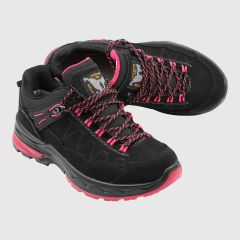 Walkingsko promenadsko i svart mockaskinn med svarta detaljer och vibram sula.