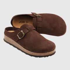 Mörkbrun sandaltoffel på fotbädd av kork. SoftSole innersula.