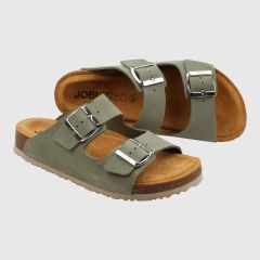 Sandal med två remmar i färg grön. beige slitsula. Korkfotbädd.