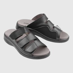 Komfortsandal med uttagbar innersula. Svart skinn. 8 mm dämpningssula. 