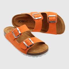 Sandal med två remmar och vit sula i färg orange. Korkfotbädd.