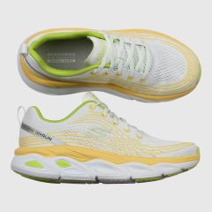Vita chunky sneakers Skechers med limegröna och gula detaljer.
