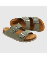 Sandal med två remmar i färg grön. beige slitsula. Korkfotbädd.