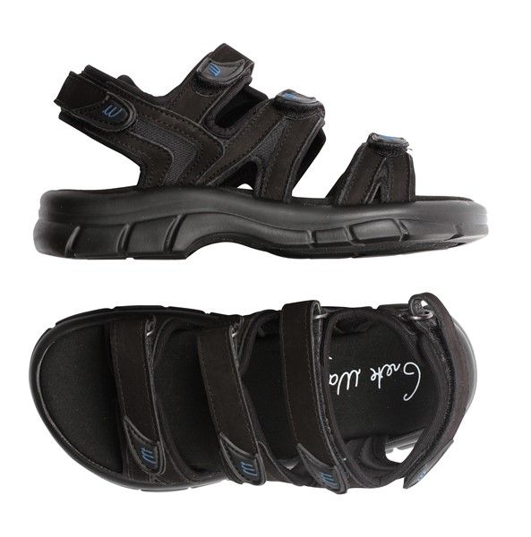 Bekväm sportsandal som funkar lika bra på jobbet som hemma.
