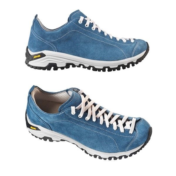 Knalliga sneakers i blå mjuk mocka. Sportigt trendigt!