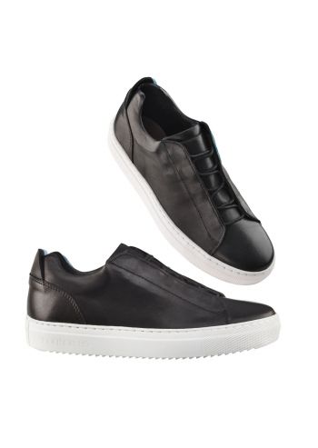 Sneakers i mjukt ljusblått skinn, bekvämt skomode från Jobi!