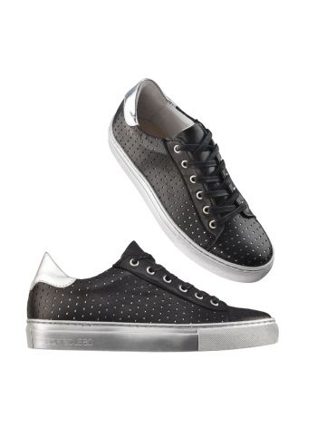 Sneakers i mjukt ljusblått skinn, bekvämt skomode från Jobi!